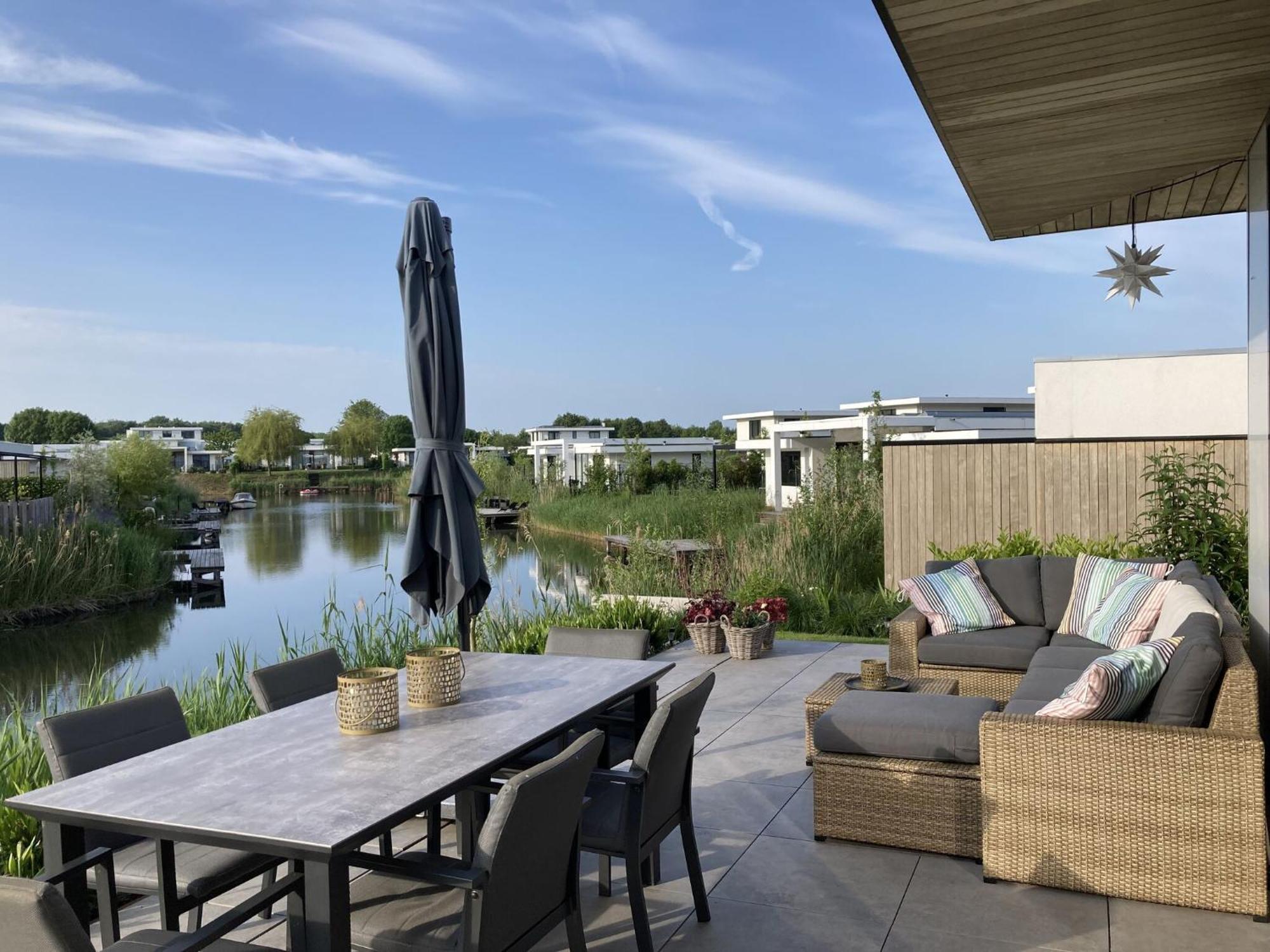 Family Villa With Garden And Jetty Zeewolde Exterior foto