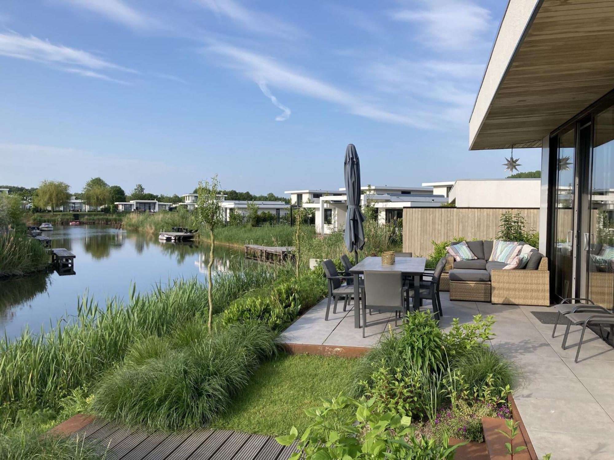 Family Villa With Garden And Jetty Zeewolde Exterior foto